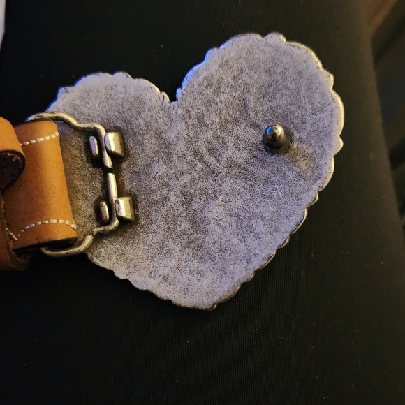 Heart-Shaped Silver Buckle Brown Belt, 3 1/4" Buckle.Leather 36". Unbranded. - Picture 3 of 5